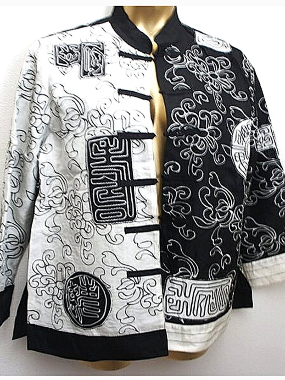 Chico's Black White Silk Embroidered Asian Theme Jacket size 2